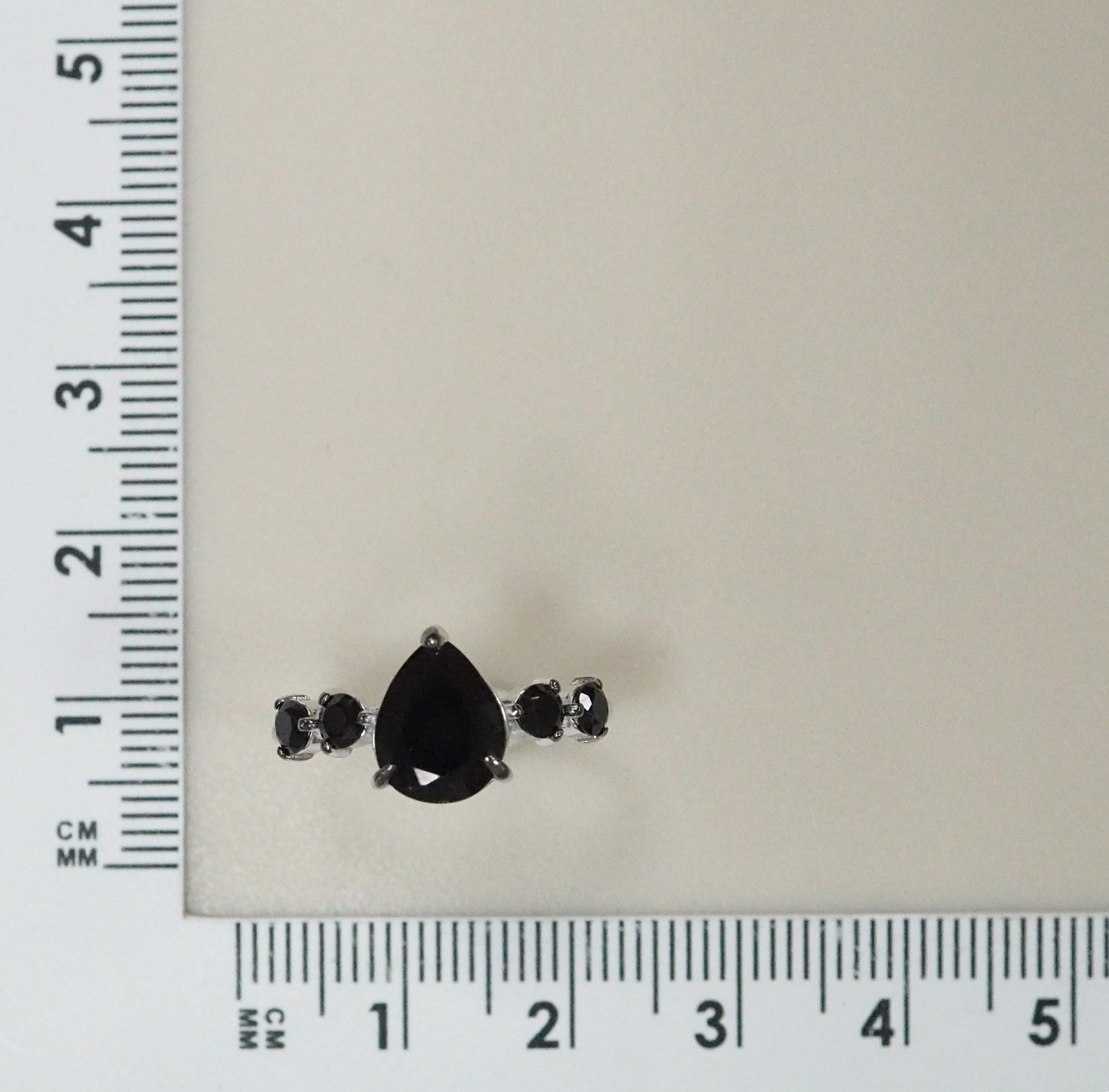 Серебряное кольцо с черными турмалинами